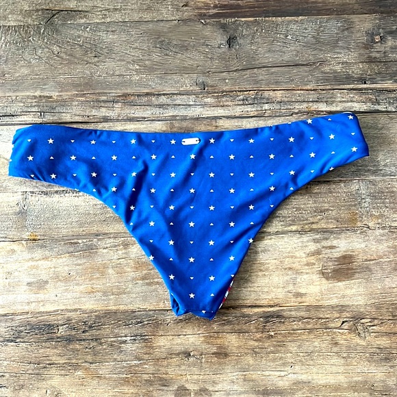 Small Ripcurl bikini bottoms. - Picture 2 of 3